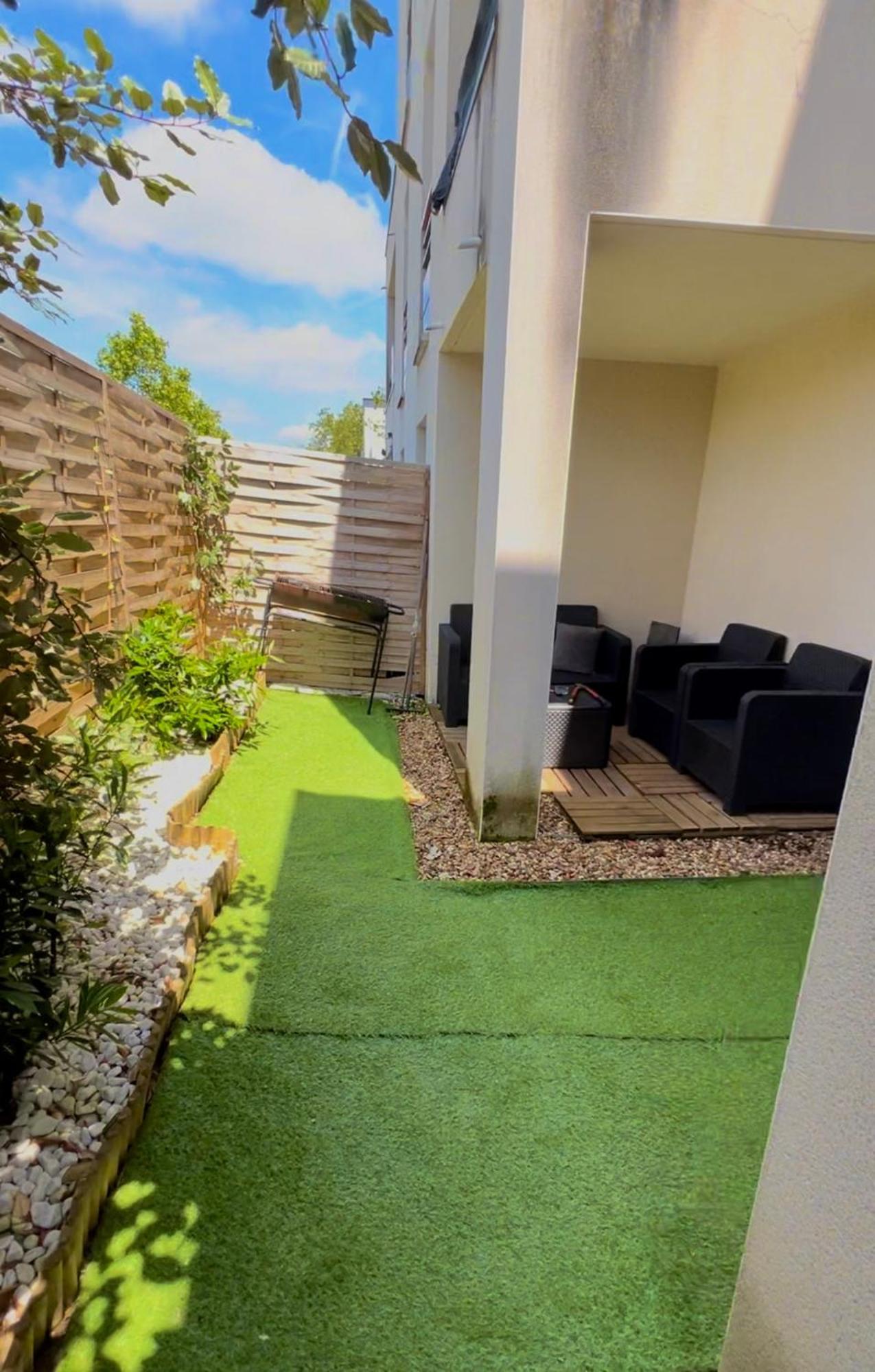 Appartement rez de chaussée avec parking privé Orléans Exterior foto