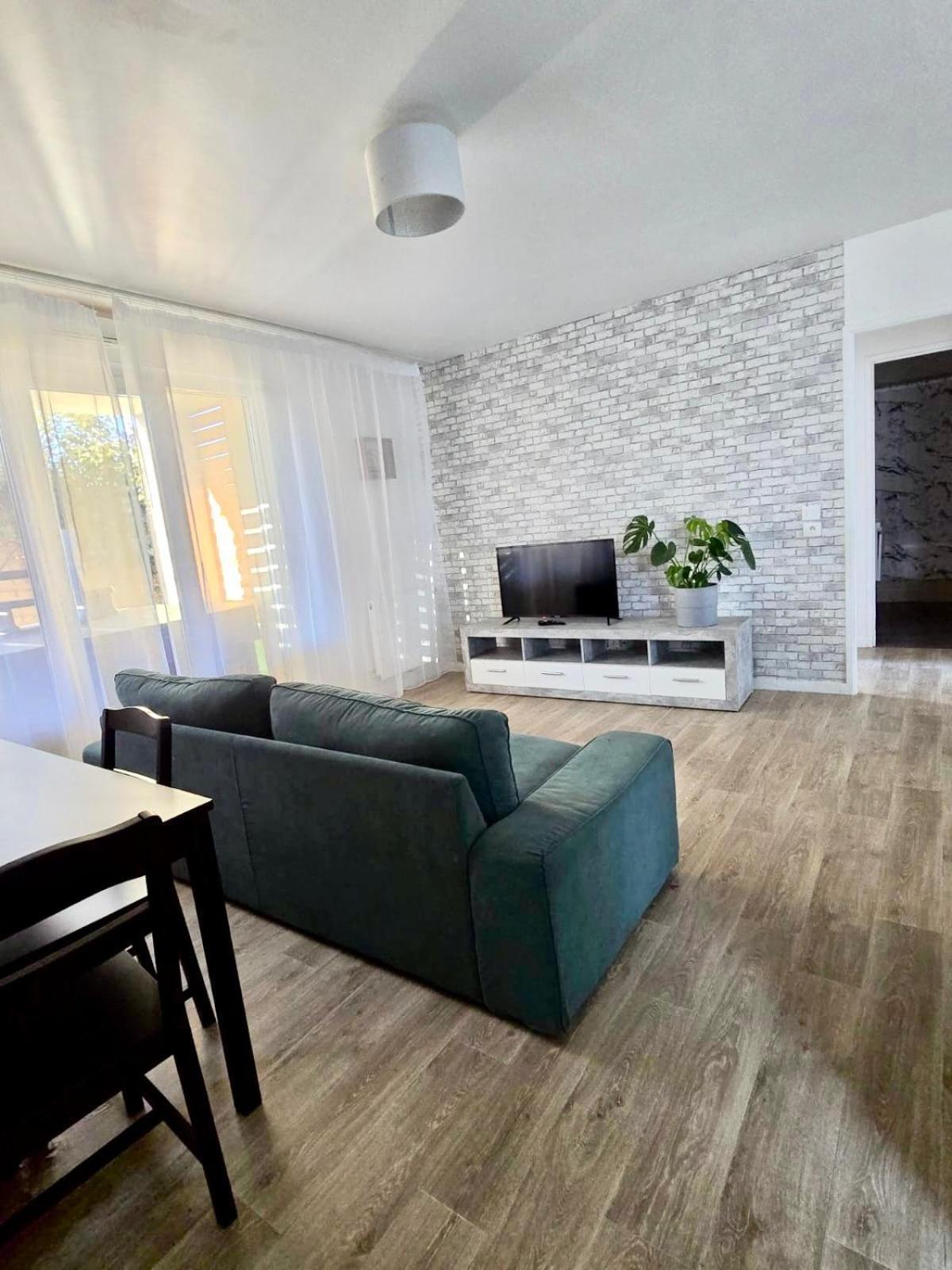 Appartement rez de chaussée avec parking privé Orléans Exterior foto