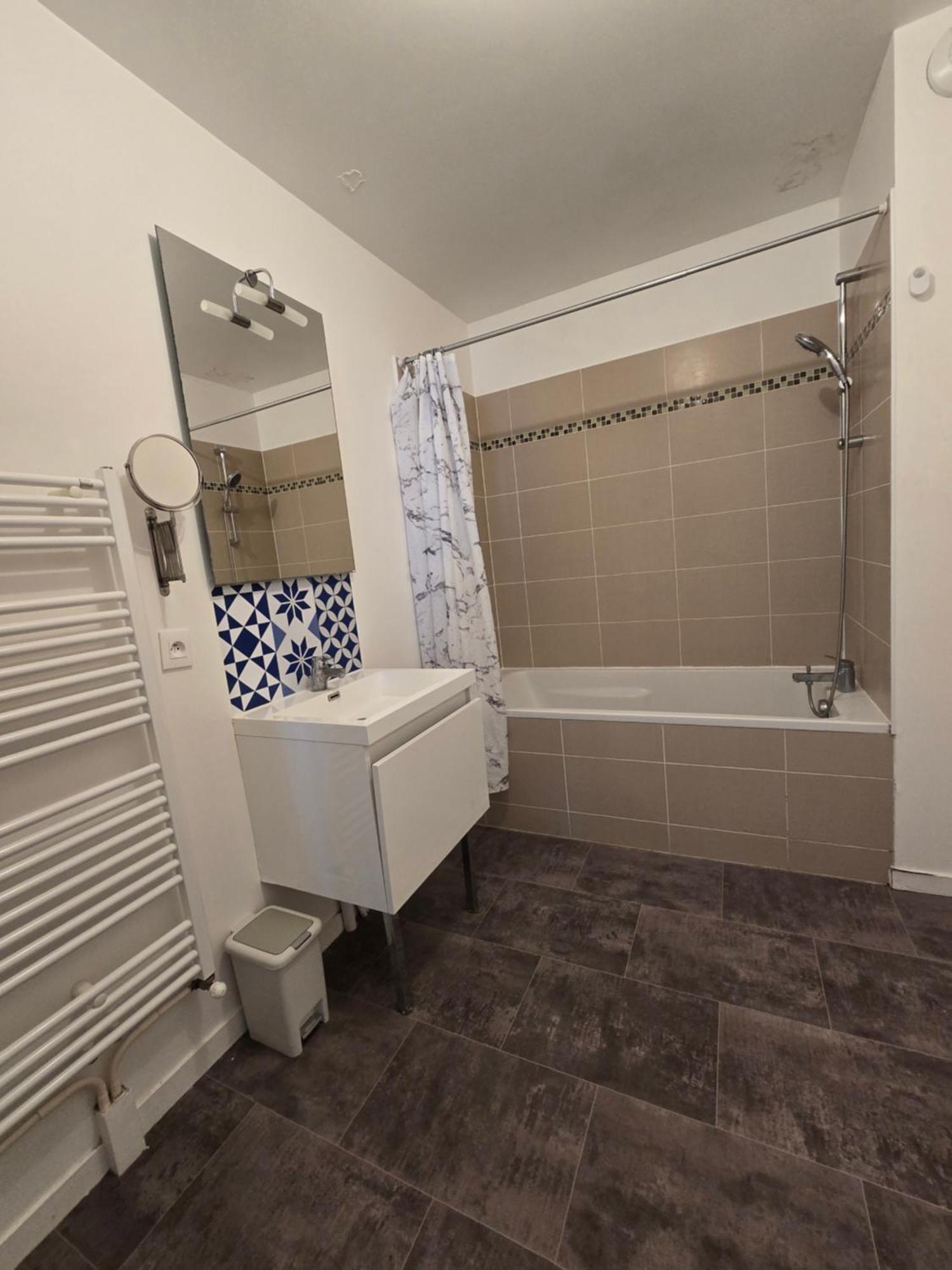 Appartement rez de chaussée avec parking privé Orléans Exterior foto